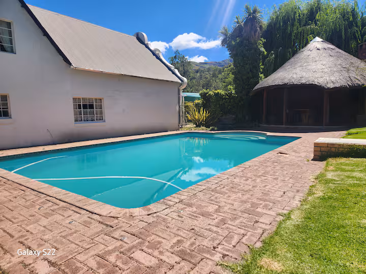 Back yard and swimming pool at De Kleine Kaap